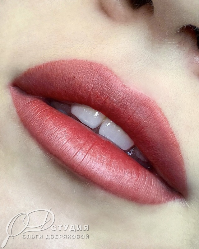 Перманентный макияж губ персиковый цвет (64 фото)